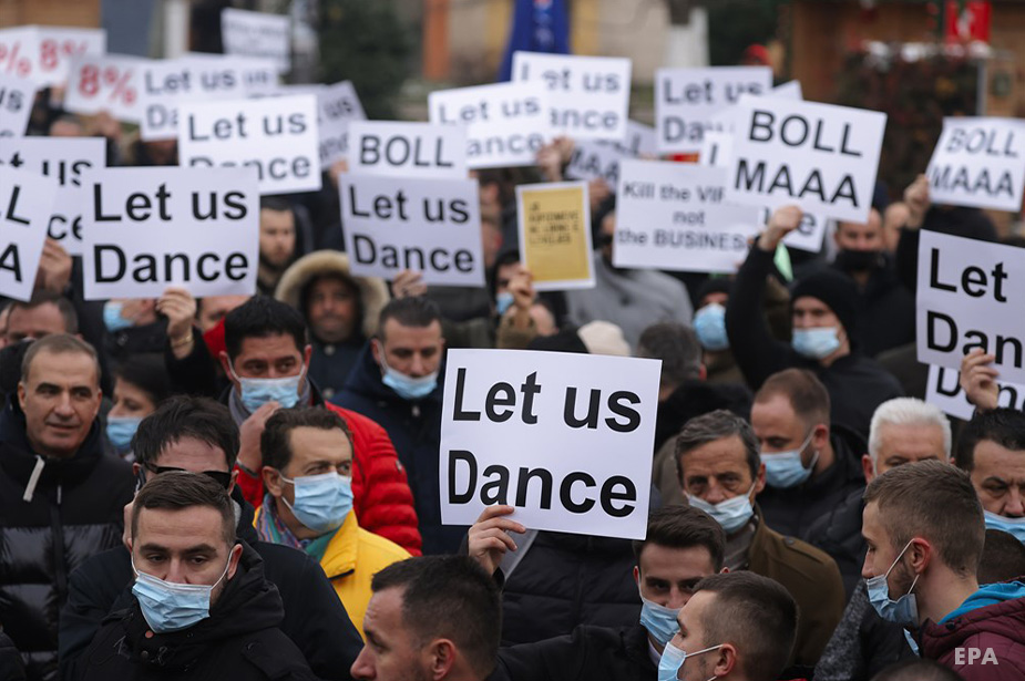 People working in the culinary sector attend a protest in front of the government building against restrictions taken due to COVID-19 and the non-provision of economic aid, in Pristina, Kosovo, 15 December 2021. EPA-EFE/VALDRIN XHEMAJ