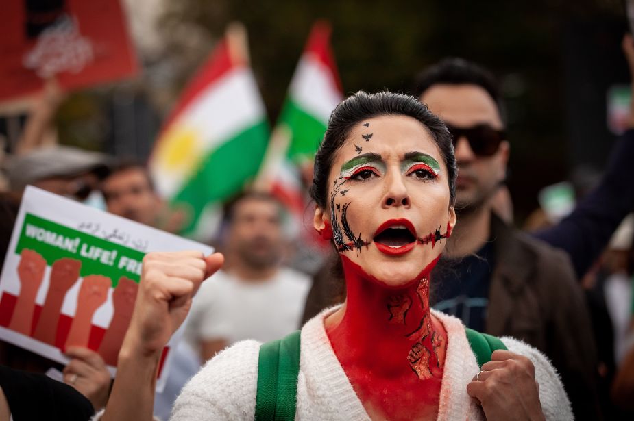 March for Iran, Washington, DC. A demonstrator wears elaborate face paint during a march for Mahsa (Zhina) Amini and those protesting her death in Iran. (Photo by Allison Bailey / SOPA Images/Sipa USA) ©REUTERS.