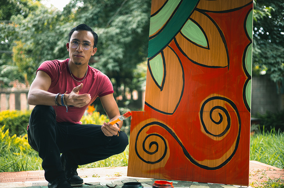 Diego Osorio, painting at home in La Esperanza, department of Intibuca, Honduras © OHCHR Honduras