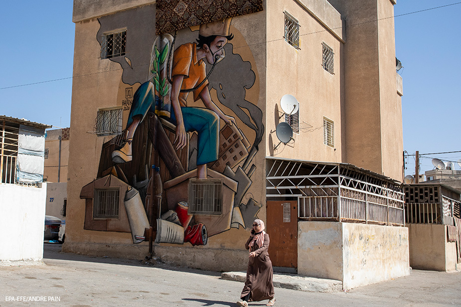 To address inequalities in Jordan, the Surge Initiative, along with state and non-state stakeholders, are working to help improve the taxation regime in Jordan. © EPA-EFE/ANDRE PAIN