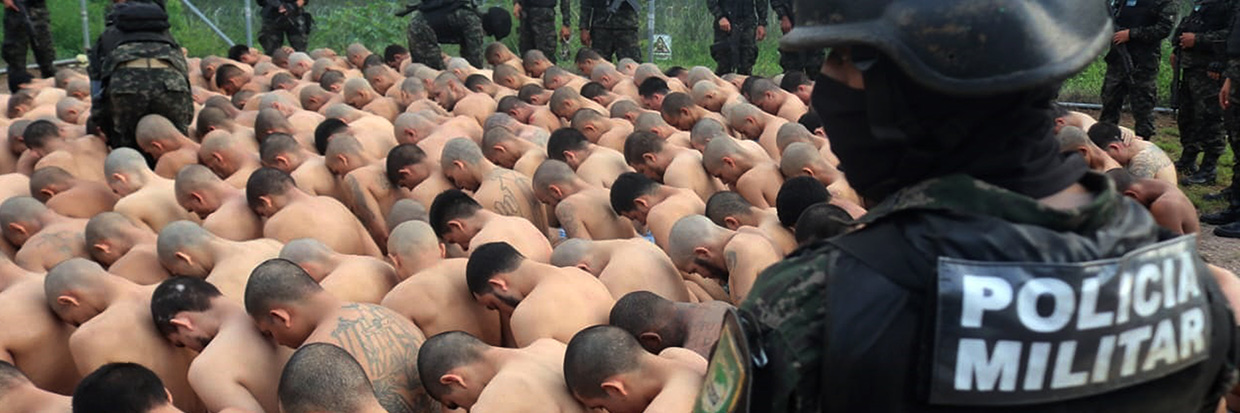 Fotografía cedida por las Fuerzas Armadas de Honduras muestra un operativo realizado en un centro penal del municipio de El Porvenir, Honduras, 29 de junio de 2023. EPA-EFE/Fuerzas Armadas de Honduras