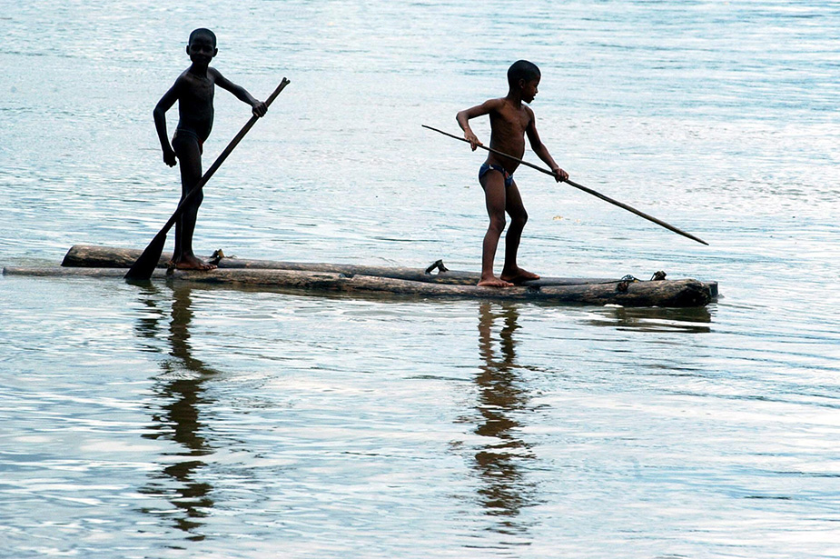 Colombian children fish near Bojayá. Palacios said life by the river taught him the value of dialogue and listening to others. © EPA/Rafa Salafranca