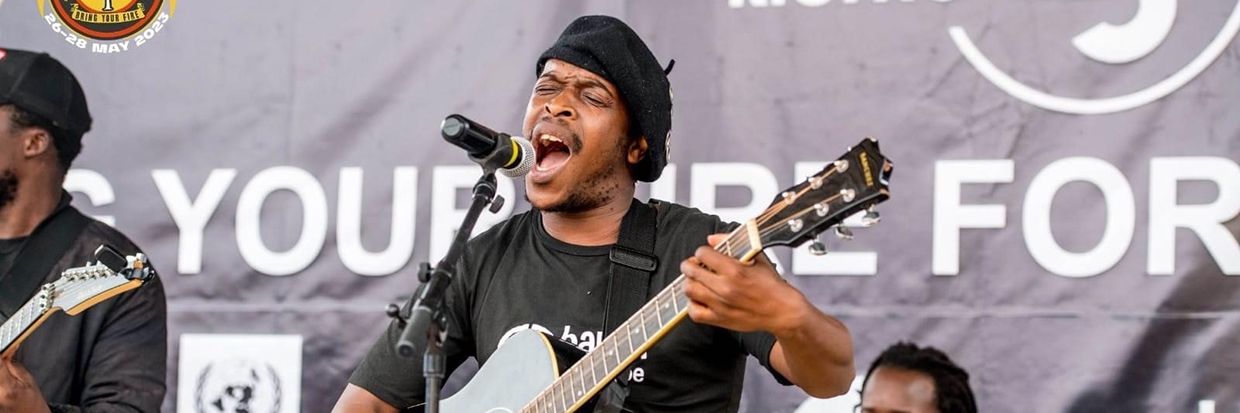 Entre las personas presentes en un festival en Eswatini que demandaban un cambio social se encontraban los propios músicos. © Bram Lammers, MTN Bushfire Official Photographer and DT Photography