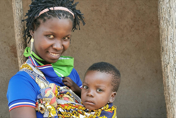 Noémia and her son. ©UNICEF/Eleanor Hill