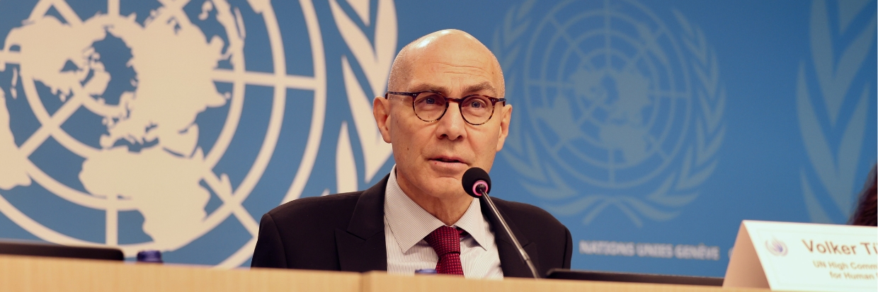 AC Volker Türk durante una conferencia de prensa en Ginebra, el 6 de diciembre de 2023 © Anthony Headley