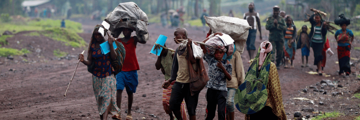 Personnes fuyant les combats près de Goma, dans l'est de la République démocratique du Congo © REUTERS/Thomas Mukoya