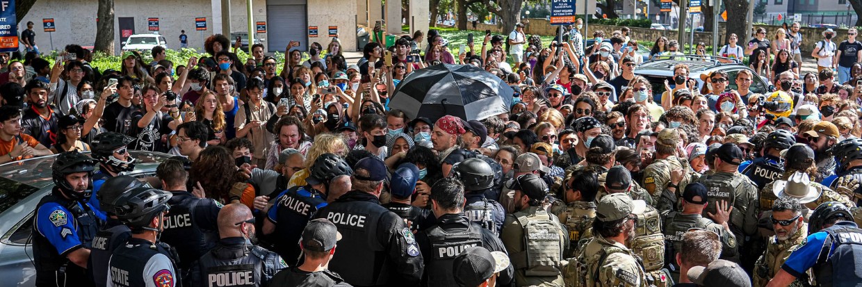 Protesters block police vehicles from leaving the University of Texas at Austin on Monday, April 29, 2024. © USA TODAY NETWORK via Reuters Connect