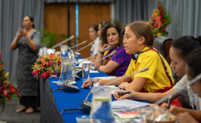 En mars 2020, 80 enfants, adolescents et adolescentes des Samoa ont rencontré le Comité pour discuter des questions relatives aux droits de l’enfant qui sont importantes pour eux.