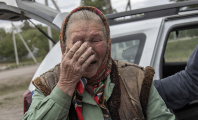 Реакция пожилой женщины на эвакуацию из Волчанска, вызванную продолжающейся российско-украинской войной, Харьковская область, Украина, 15 мая 2024 года Фото: Reuters Connect