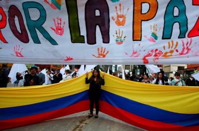 Supporters rallying for the peace during a march in Bogota, Colombia.© REUTERS/John Vizcaino