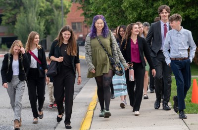 A group of young people in the U.S. state of Montana won a landmark climate lawsuit. © Robin Loznak/Our Children’s Trust.