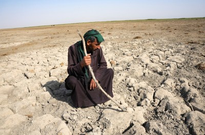 A Marsh Arab man looks at a dry ground that was covered with water near Chibayish in southern Iraq © REUTERS