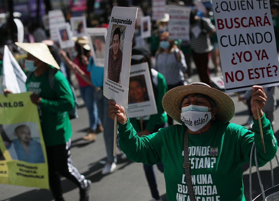 Une membre de la famille de Dan Jeremeel durant une manifestation pour les personnes disparues à Mexico, au Mexique. © EPA-EFE/Carlos Ramírez