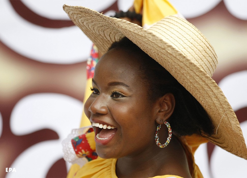 A woman of African descent participates during the celebration of the official Afrocolombian Day in Cali, Colombia © EPA/CHRISTIAN ESCOBAR MORA 