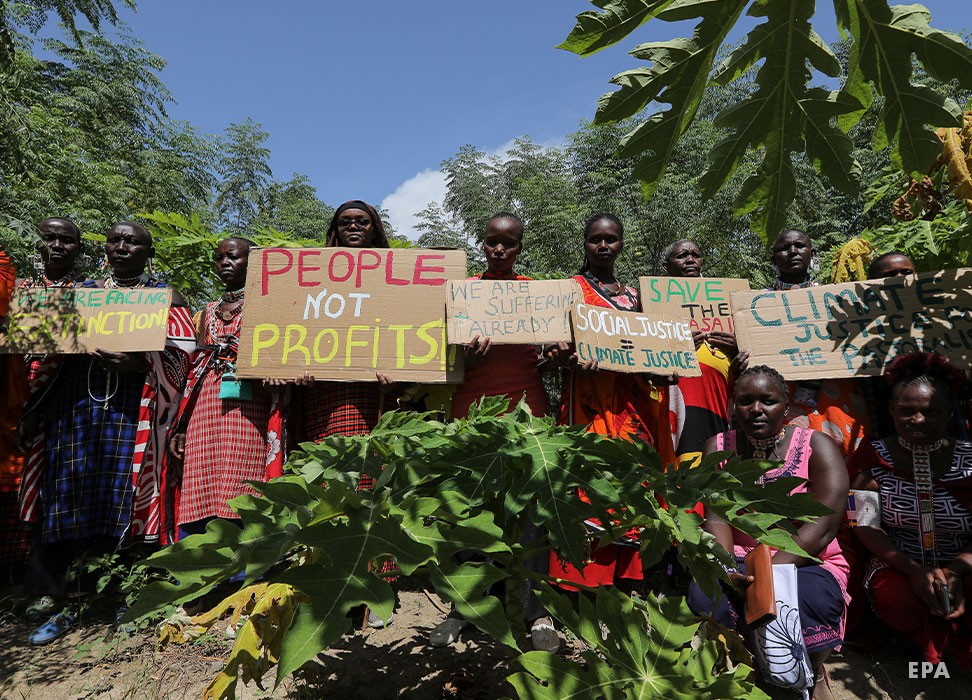 :  Kenyan women from the Maasai community take part in the Global Climate Strike in Magadi, Kajiado, Kenya, 25 March 2022. © EPA-EFE/Daniel Irungu