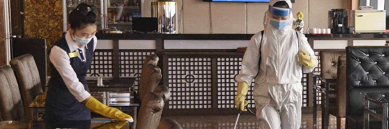 Workers disinfect a restaurant in Pyongyang on March 29, 2022, amid worries about the coronavirus © Kyodo