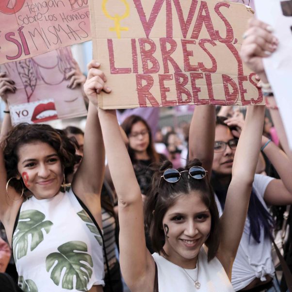 People march during the International Women's Day to demand a halt to the different forms of gender violence and to raise their voices in the fight for equal rights in San Jose, Costa Rica, 08 March 2018. © EPA-EFE/Jeffrey Arguedas