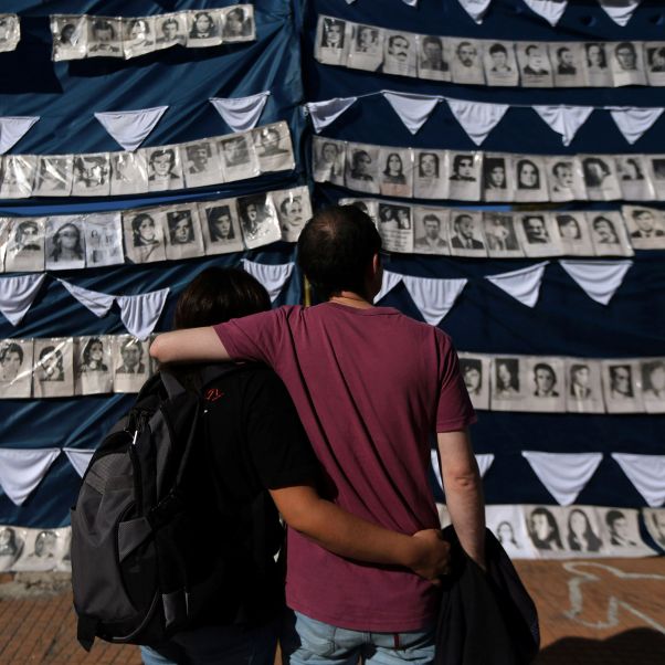 Argentina-RC1CFE04E320-Reuters