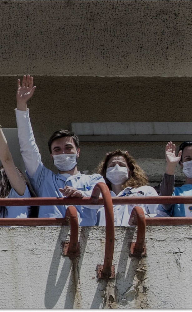 Les gens qui protestent contre la violation des droits de l'homme