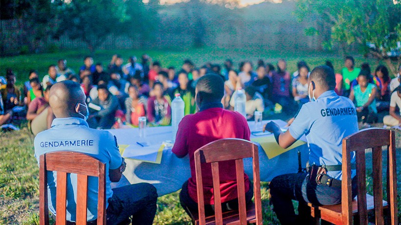 Meeting of young beneficiaries with two representatives of the Defence and Security Forces (FDS), Rary Aro Bootcamp Toamasina © SKYSOUND