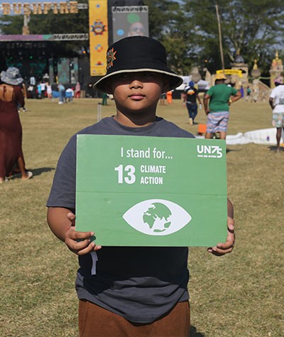 Festival participants had the chance to show their support for their favourite SDG by: (photo1) rotating on the 360-degree selfie stand, (photos 2 and 3) or holding a card showing their support.  ©Reign Pot