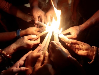 Activists light candles during a vigil for the murder of Costa Rican indigenous rights activist Sergio Rojas in 2019 © Reuters