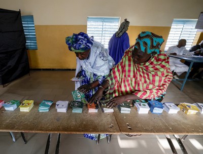 Women prepare to cast their ballot at the polling station at Ndiaganiao in Mbour, Senegal. © REUTERS/Zohra Bensemra