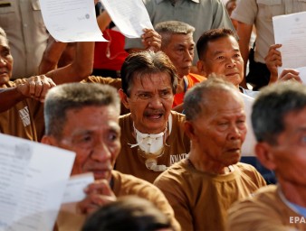 Older inmates who were granted presidential executive clemency wait for their release during a ceremony inside the National 'Bilibid' Prison in Muntinlupa city, Manila, Philippines, 07 March 2017.  © EPA/ FRANCIS R. MALASIG