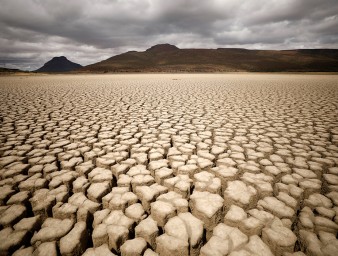 Clouds gather above earth cracks in a dried up dam in Graaff-Reinet, South Africa © REUTERS/Mike Hutchings, November 14, 2019.