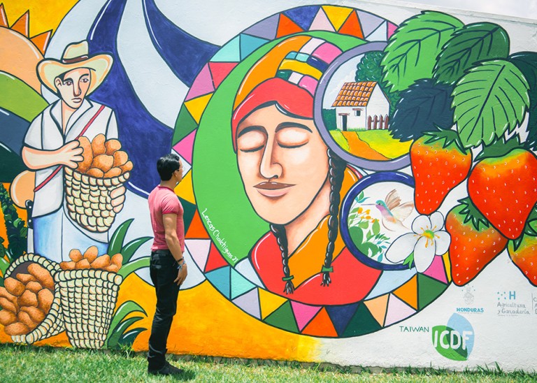 Diego Osorio, in front of his mural on the Lenca indigenous people, in La Esperanza, department of Intibuca, Honduras © OHCHR Honduras 